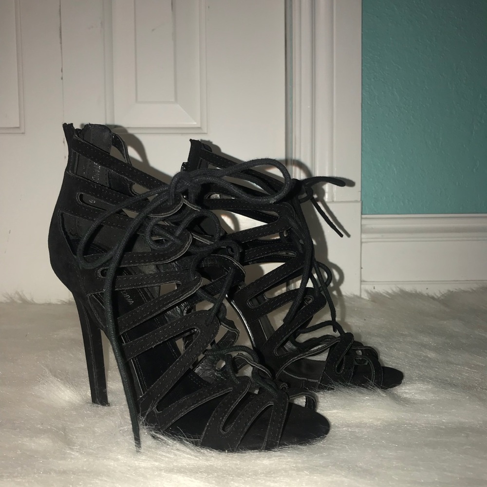 Black Pumps
